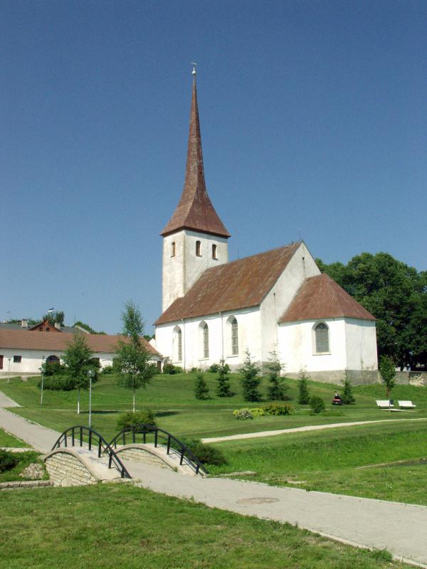 File:Rakvere Kolmainu kirik.jpg
